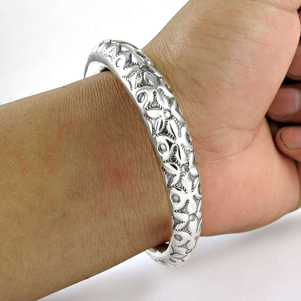 Beautiful 925 Sterling Silver Bangle C5