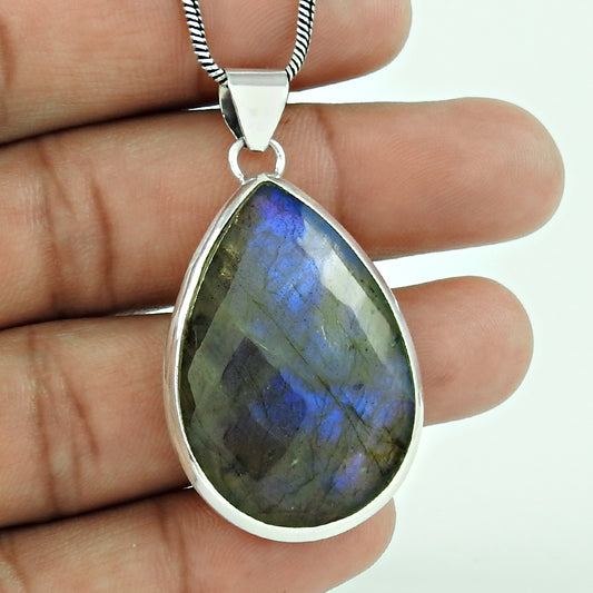 Beautiful Labradorite Gemstone 925 Sterling Silver Pendant