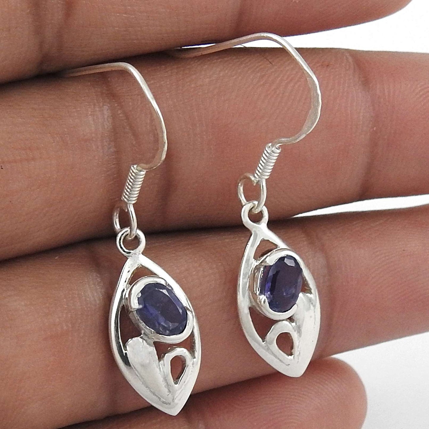 Personable 925 Sterling Silver Iolite Gemstone Earrings