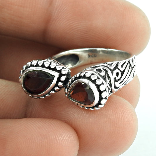 Spectacular Design Garnet 925 Sterling Silver Ring
