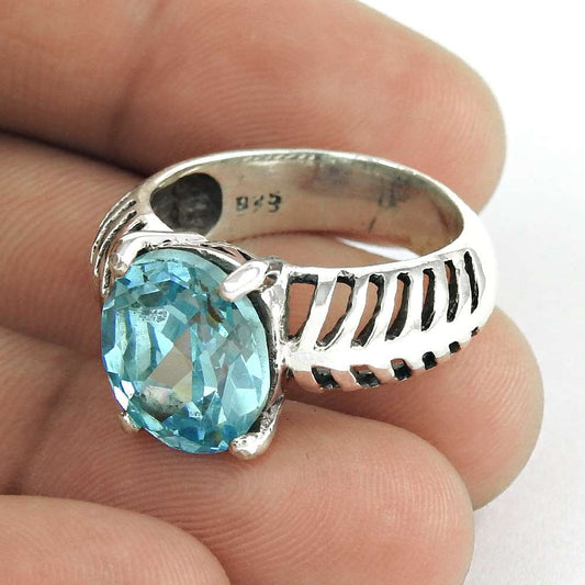 Good Looking Blue Topaz Gemstone 925 Sterling Silver Ring